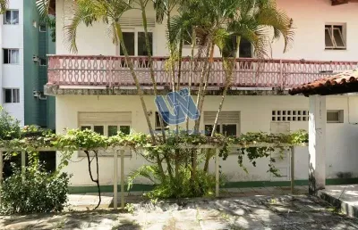 Casa duplex com 5 quartos sendo 3 suítes 300m2 na pituba