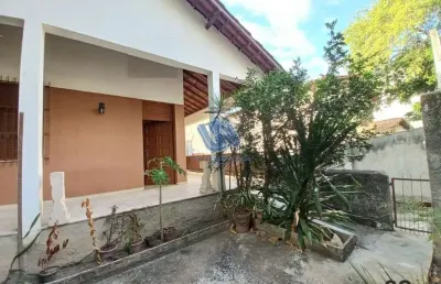 Casa duplex para venda ou locação área construída 250,00m2 e terreno com 385,00 m2 no bairro pituba