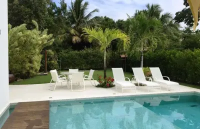 Casa em condominio duplex a venda em praia do forte 6 quartos sendo 5 suites 560m2