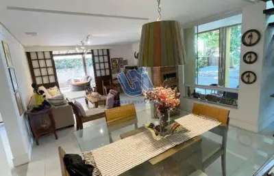 Casa duplex em condominio 5 quartos sendo 2 suítes 440m2 em jaguaribe