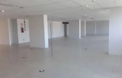 Sala comercial com 1.000,00 m2 (duas lages inteira) na tancredo neves