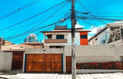 Casa com 4 suítes sendo 2 suítes com closet 332m2 de area construida no itaigara