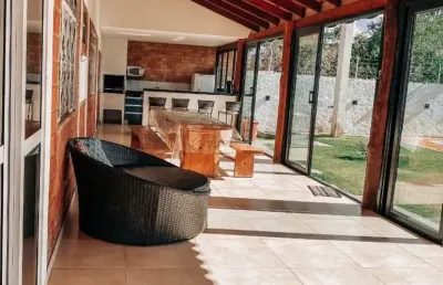 Casa em condomínio fechado com 4 quartos à venda na rua dos girassois, 10, aldeia velha, chapada dos guimarães por r$ 600.000
