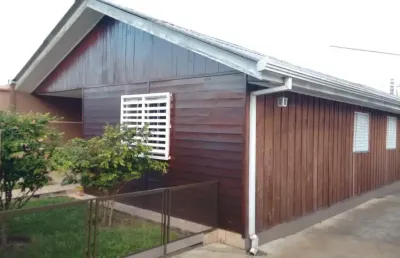 Oportunidade - imóvel no xaxim contendo três casas no terreno.