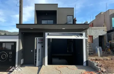 Lindo sobrado de 3 dormitórios e garagem subterrânea em laranjeiras !