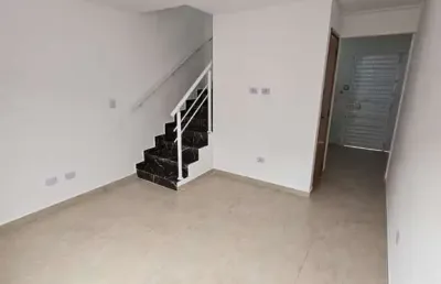 Casa ideal para sua família em bairro tranquilo com churrasqueira na varanda!