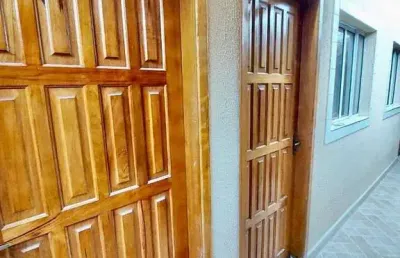 Casa padrão sobrado nova com 2 dormitórios, quintal privativo e 1 vaga