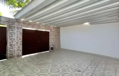 Casa isolada com edícula mobiliada 3 dormitórios 2 vagas cobertas samambaia