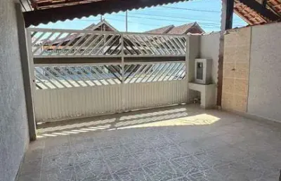 Casa geminada 2 dormitórios 2 vagas cobertas quintal com churrasqueira
