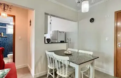 Apartamento 1 dormitório mobiliado 1 vaga vista para o mar da varanda e piscina