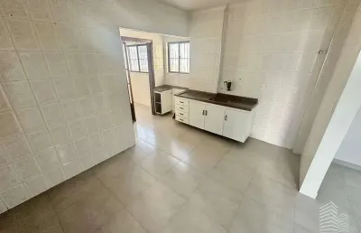 Apartamento 2 dormitórios espaçoso sacada envidraçada prédio com lazer 60m praia