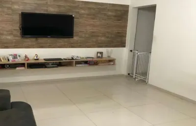 Casa térrea assobradada no bairro parque das nações em santo andré.