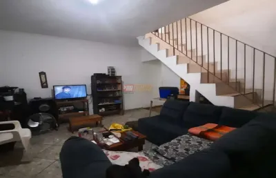 Casa com 4 quartos à venda na Frei Vicente Do Salvador, 128, Piraporinha, Diadema
