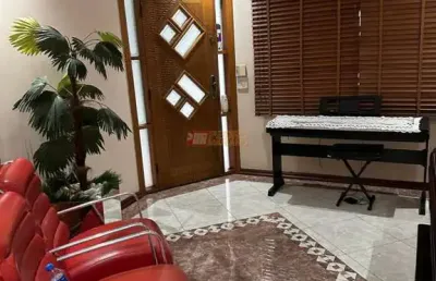 Casa com 3 quartos para alugar na Rua Laureano, 487, Vila Camilópolis, Santo André
