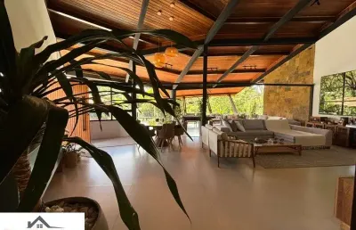 Casa moderna e criativa a venda no encontro das aguas