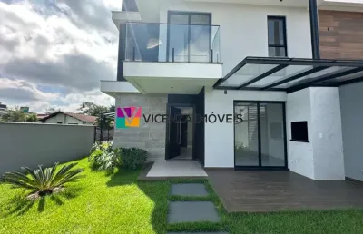 Sobrado geminado de esquina, com 3 quartos sendo 2 suítes, bairro saguaçu, joinville/sc