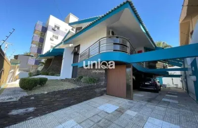 Casa de alto padrão com 06 dormitórios sendo 03 suítes piscina localizada no bai
