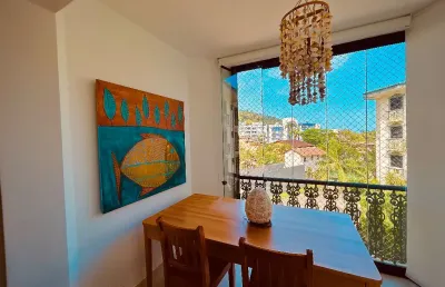 Apartamento moderno 2 quartos (1 suíte) condomínio wembley tênis praia das toninhas