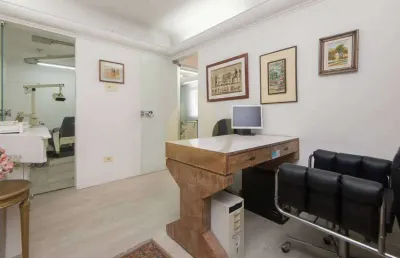 Sala comercial à venda na Rua Cândido de Leão, Centro, Curitiba