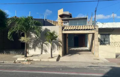 Casa à venda na Rua Romeu Martins, 545, Montese, Fortaleza