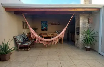 Casa com 3 quartos à venda no Jardim Villaça, São Roque 