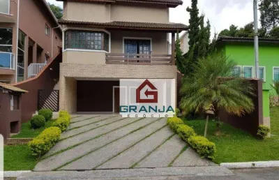 Linda residência, com armários planejados em todos ambientes , 4 dormitórios, sendo 2 suítes, piscina, churrasqueira e lareira. cond fechado,301m2 a/c