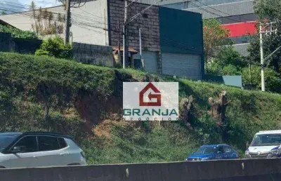 Novo galpão disponível para locação, estrategicamente posicionado.