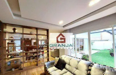 Encantadora residência de 3 suítes com closet, localizada no exclusivo golf village.