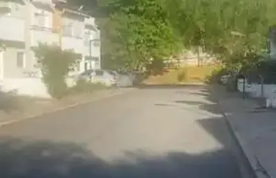 Corredor totalmente coberto em vidro, um diferencial exclusivo. acabamentos de bom gosto.