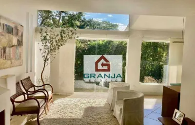 Se você busca exclusividade, segurança e conforto em meio à natureza, esta belíssima casa térrea .