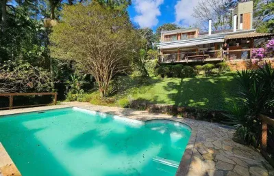 Aconchegante casa com living integrado e muito lazer! à venda, 327 m² por r$ 1.698.000 - granja viana – fazendinha - carapicuíba/sp