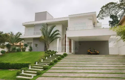 Um lar onde o silêncio é valorizado, o conforto é prioridade e o cenário inspira.
