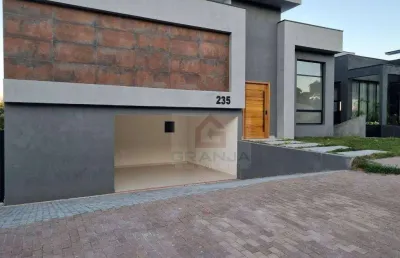 Casa nova para locação no condomínio alphaville granja viana.