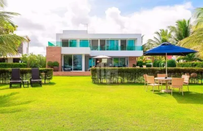 Pé na areia - casa frente mar a venda em guarajuba - litoral norte da bahia. condomínio.