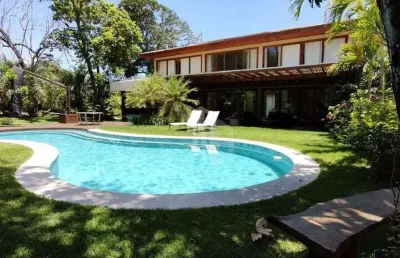 Lindíssima casa no condomínio enseada do castelo a venda com a porteira fechada. vendemos com porteira fechada. entrem em contato e agendem visita.