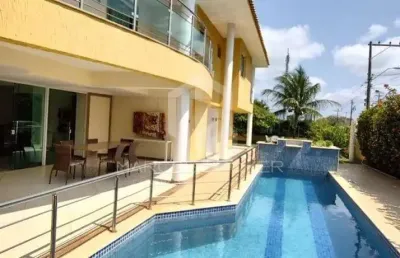 Casa em guarajuba, litoral norte da bahia há dois minutos da praia andando.