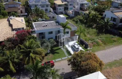 Casa em buscaville - 4 quartos, piscina, terreno com 850m² e área construída 485m². r$2.400.000,00. condomínio bem perto das praias com infra completa