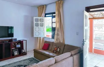 Casa a venda em stella maris. são dois pavimentos com duas casas e acesso independente. r$ 900.000,00; 168m2 de área construída em um terreno de 210m2