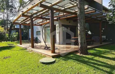 Casa à venda no condomínio alto da enseada em praia do forte – 3 quartos e lazer completo