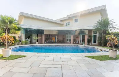 Casa em condomínio para venda com 4 quartos, sendo 4 suítes, 462m²