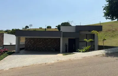 Imóvel de luxo em bragança paulista-sp: casa de 3 quartos, 3 suítes, 2 salas e 2 vagas no condomínio terras de santa cruz.