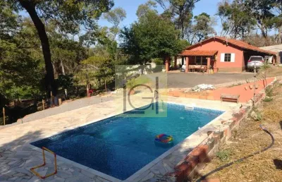 Imperdível chácara à venda em mairinque - sp,  bairro capoava: 4 quartos, 1 suíte, 1 sala, 3 banheiros, 1 vaga de garagem, 200m².