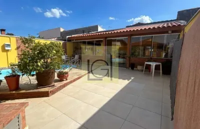 Imperdível: casa à venda em itu-sp, no bairro parque residencial presidente médici, com 3 quartos, 1 suíte, 2 salas, 2 banheiros, 4 vagas de garagem e 238,37m².