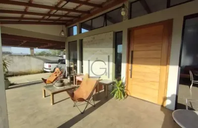 Casa de luxo em condomínio com 4 quartos e 4 suítes em salto-sp, 258m², 2 salas, 6 banheiros e 2 vagas de garagem.