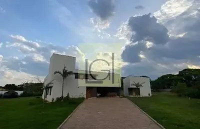 Casa de luxo em condomínio, 5 quartos, 2 suítes, vila swevia, itu-sp - 200m², 4 vagas de garagem.