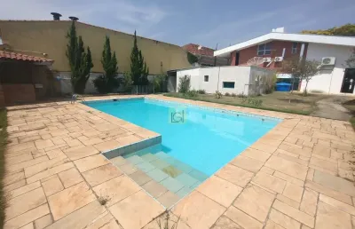 Casa grande para locação no centro de itu-sp: 3 suítes, 13 salas, 6 banheiros, 2 vagas de garagem, 590m² de área. venha conferir!