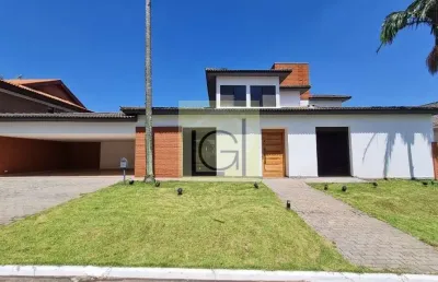 Imponente casa de luxo em condomínio exclusivo de alphaville, santana de parnaíba-sp: 4 quartos, 4 suítes, 3 salas, 8 banheiros, 10 vagas de garagem e 620m² de área.