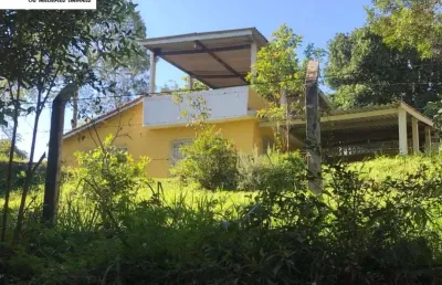Characa a venda no parque residencial itapeti, mogi das cruzes com 3.195m² de terreno, 82² de construção, 2 quartos, salas, fogão a lenha. r$:750 mil.