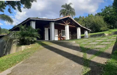 Chácara a venda em mogi das cruzes, com 3.500m², sendo 2 casas, lago, piscina, campo de futebol, todo murado, por r$:1.300.000 em mogi das cruzes.