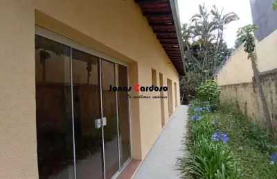 Casa adaptada para salas de aula ou consultórios, está venda no mogi moderno. inspire-se por r$950 mil!